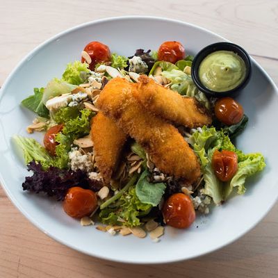 Ensalada Pollo Apanado En Panko