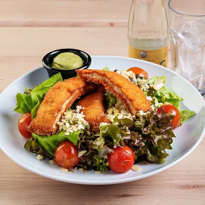 Ensalada Pollo Panko + Agua ó Bebida