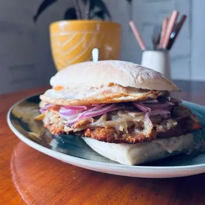 SANDWICH DE MILA A LO POBRE VACUNO