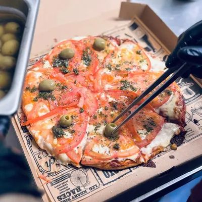 PIZZA MEDIANA NAPOLITANA