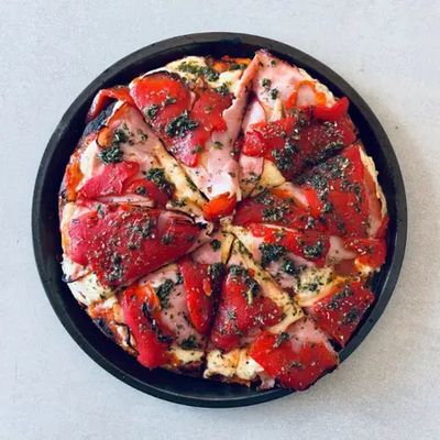 PIZZA MEDIANA JAMON Y MORRONES