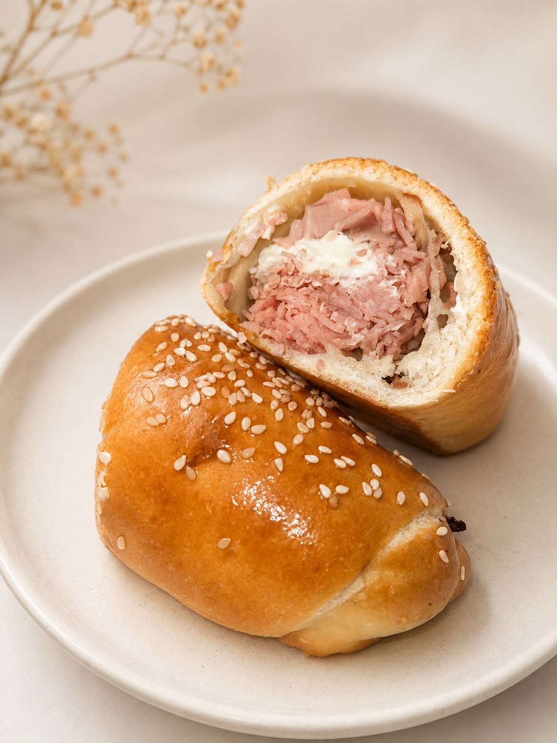 Cachito de jamón y queso crema 