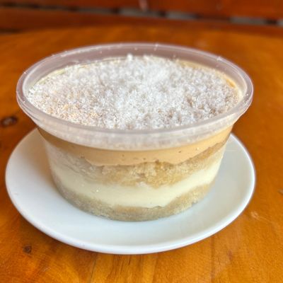 Torta de Manjar con Coco