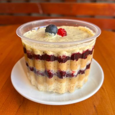 Torta de Pistacho e Frutos Rojos