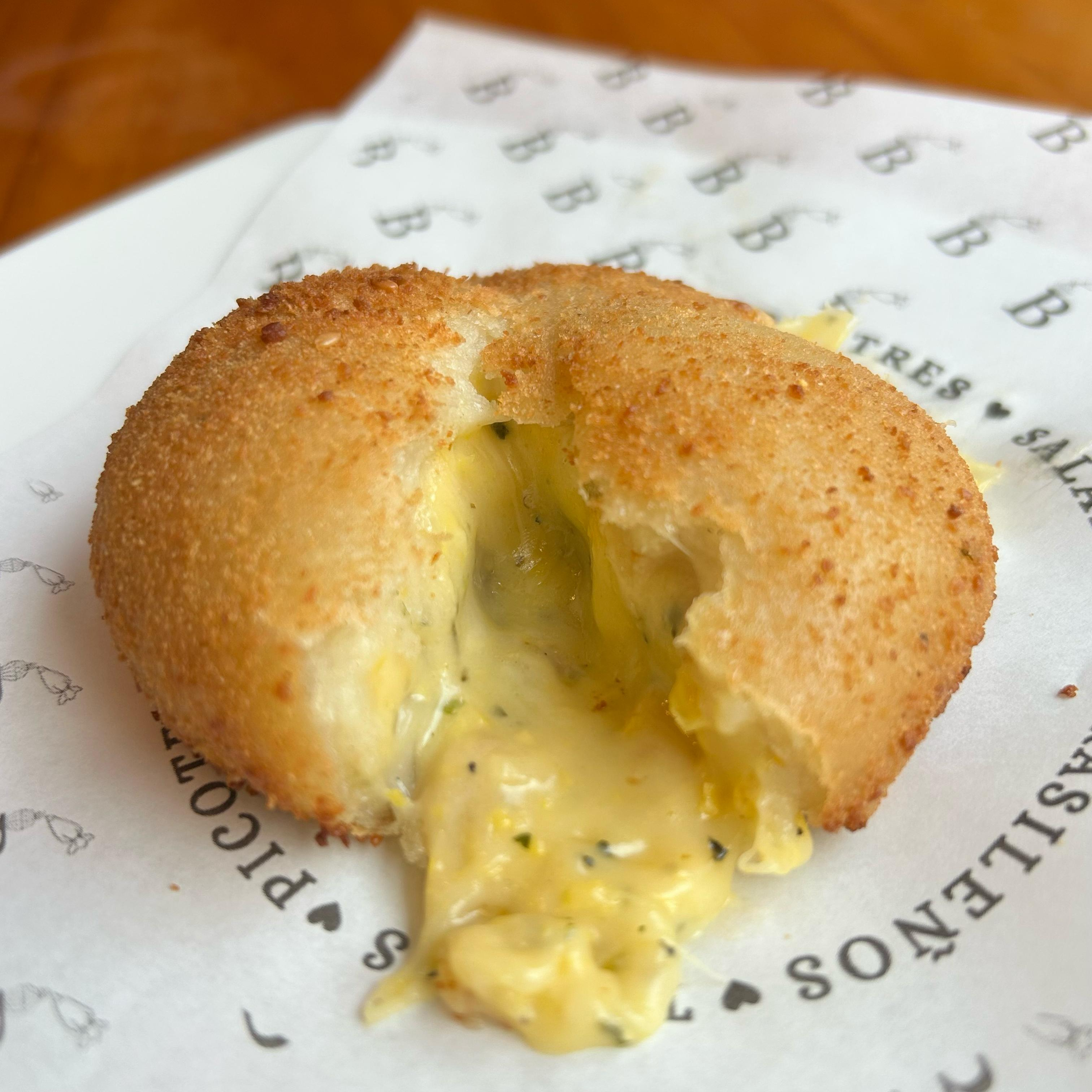 Bolita de Queso con Choclo Grande
