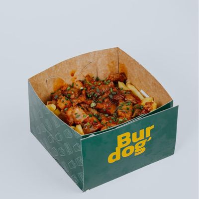 Papitas, Cheddar, porkbellys y cilantro.