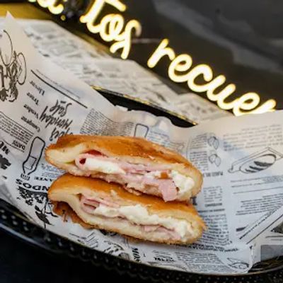 Empanada Jamon Y Queso