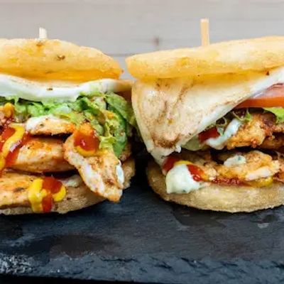 Duo de Arepas Maiz Pollo a la Plancha