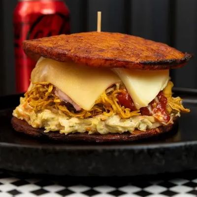 Patacon Pollo Mechado