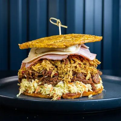 Patacon Mix Pollo Mechado Carne Mechada