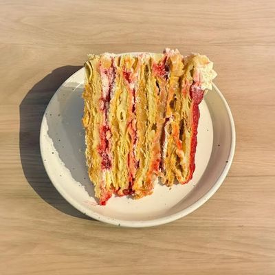 Trozo torta amor hojarasca