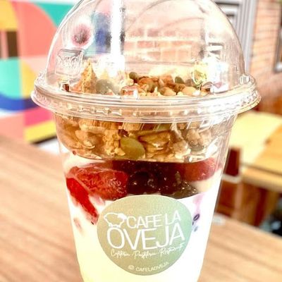 Yoghurt c/ granola casera y mix de berries