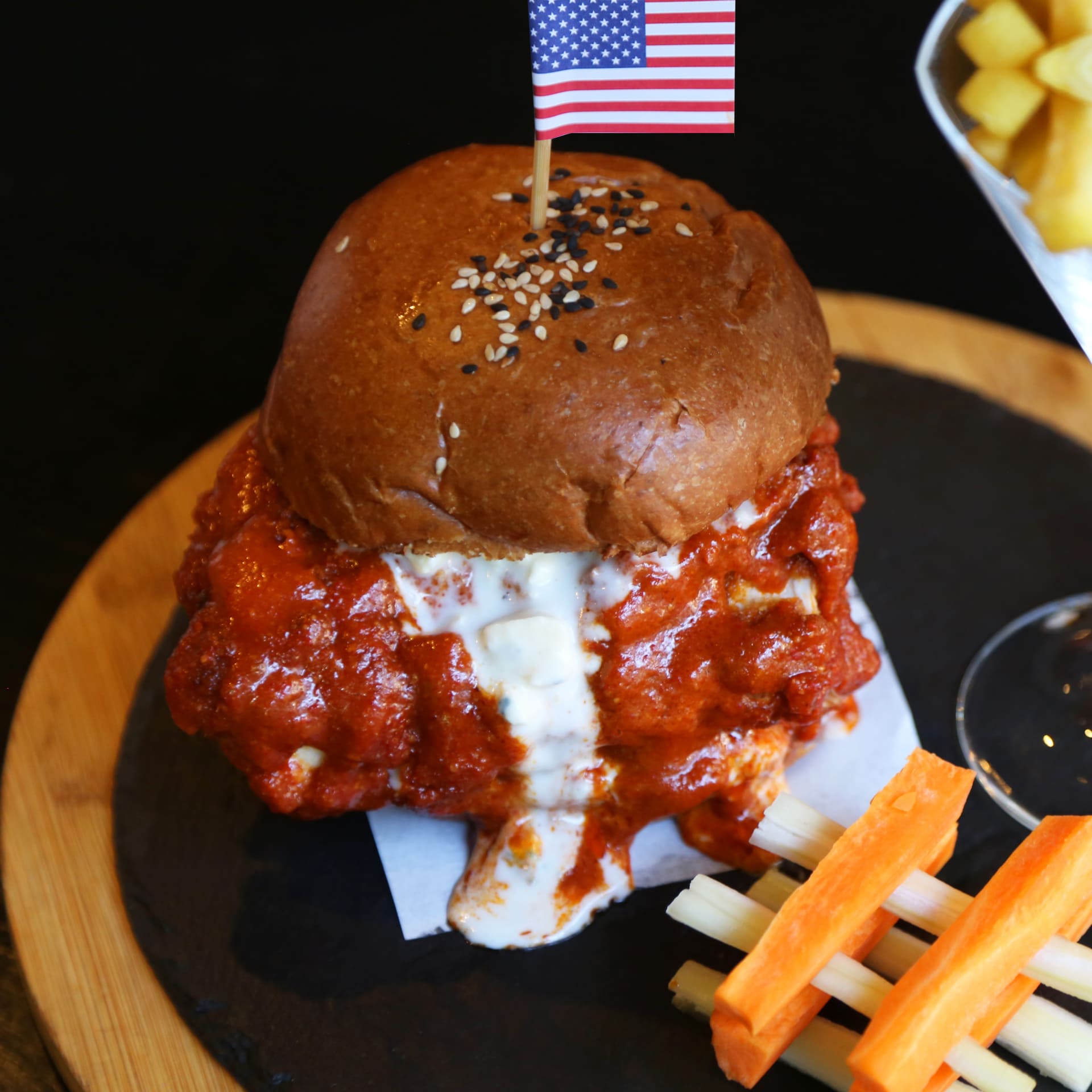 🇺🇸 USA Buffalo Blue Cheese Burger