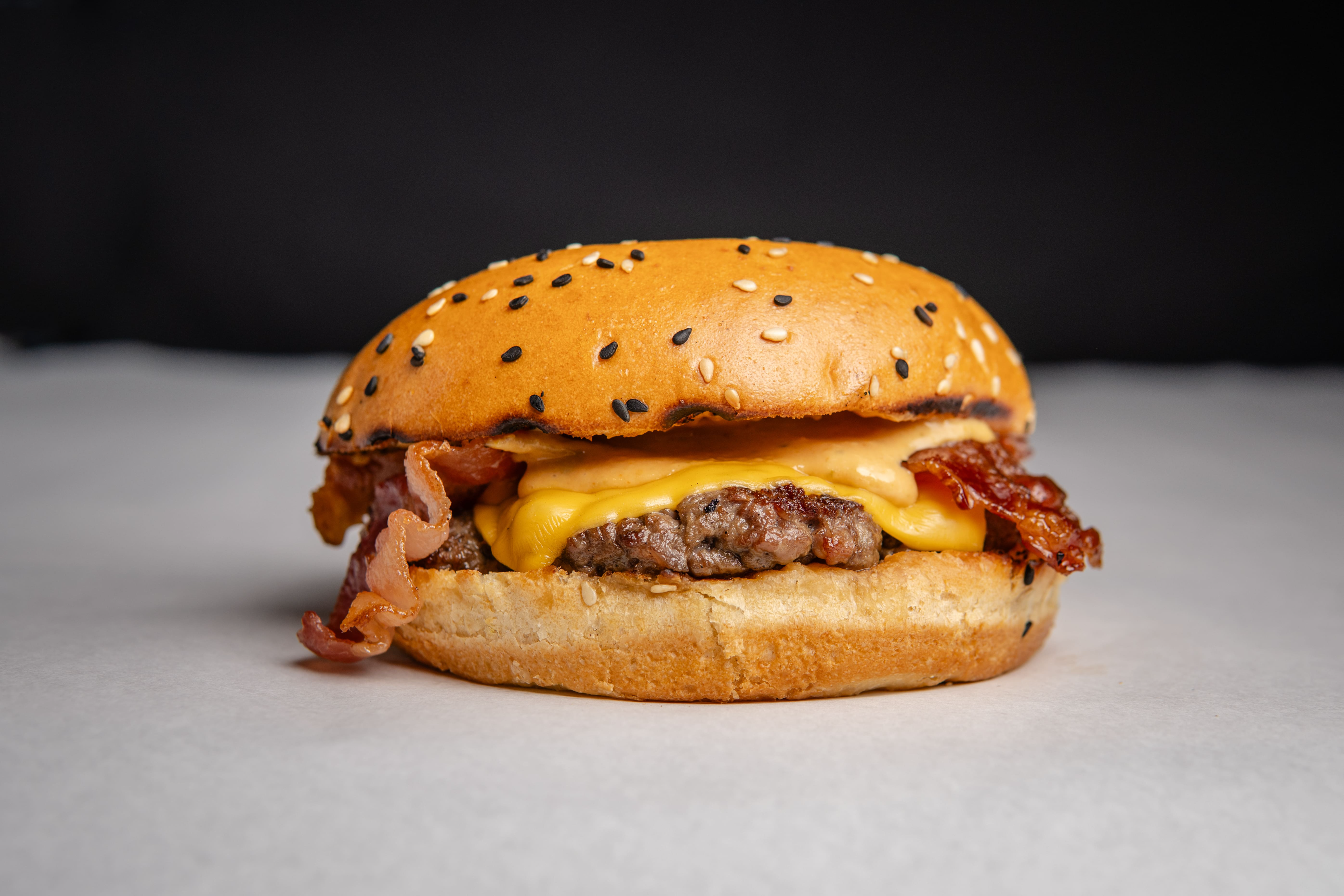 Burger 11 - Bacon cheeseburger