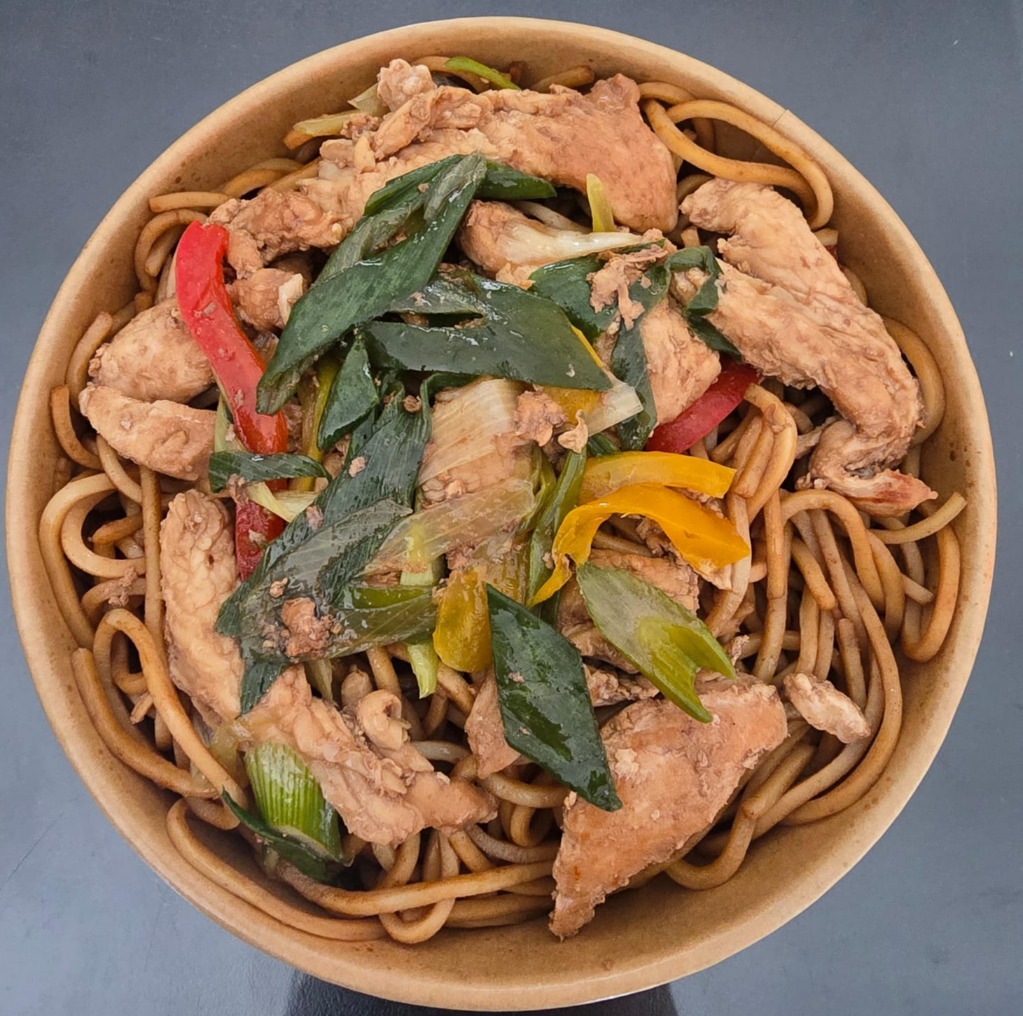 Tallarin Salteado con Pollo
