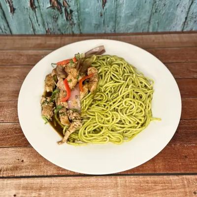 Tallarín al Pesto con Pollo Saltado