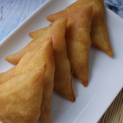 M8 Empanadita mechada queso