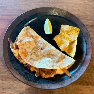 QUESADILLA DE LOMO SALTADO