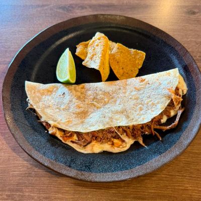 QUESADILLA DE MECHADA