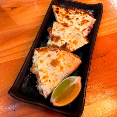 Quesadilla mechada