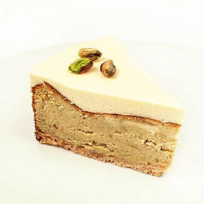 Porción Cheesecake Pistacho y Chocolate Blanco