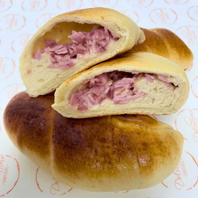Cachito Venezolano - Jamón, queso, tocineta