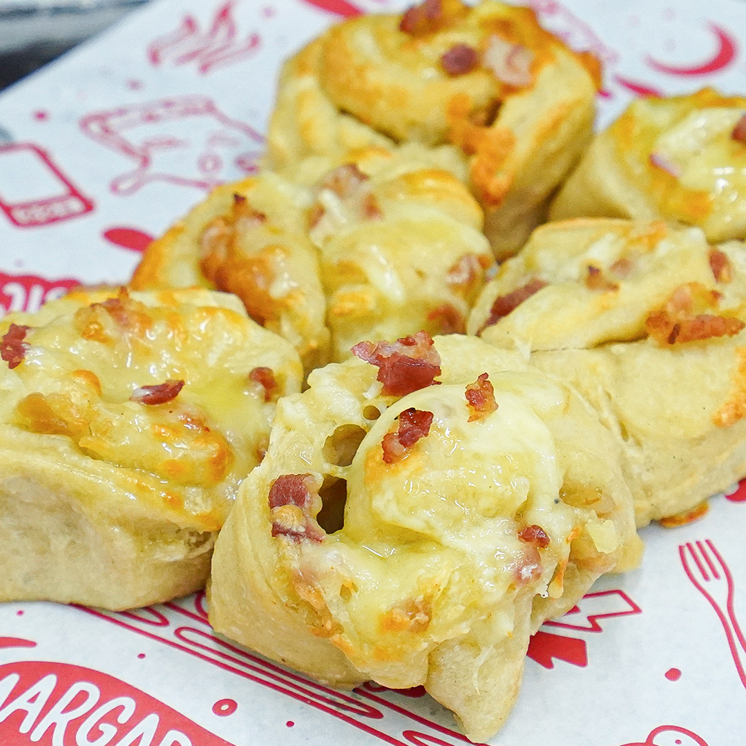 Rollitos queso y tocino