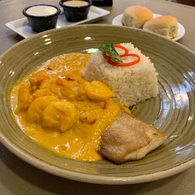 Pescado con Salsa de Camarón