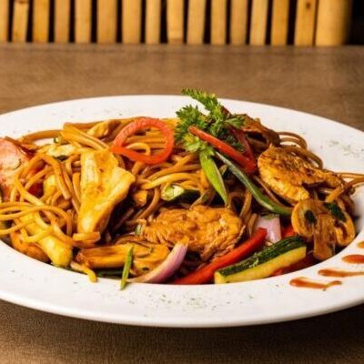 Tallarín Saltado de Pollo