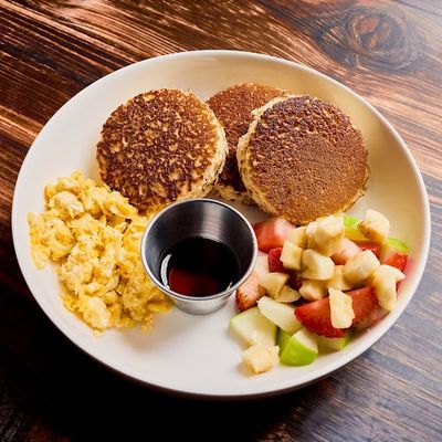 Mini Pancakes Con Huevo Y Frutas