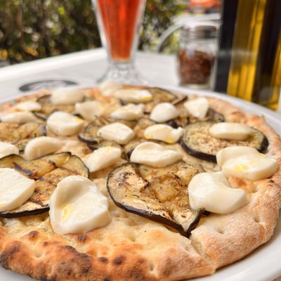 FOCACCIA CON BERENJENA Y MOZZARELLA