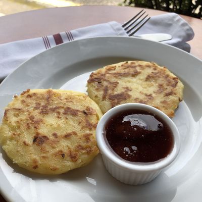 AREPAS DE MAIZ Y QUESO