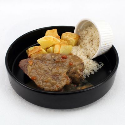 Carne mechada con Arroz casero y papas doradas