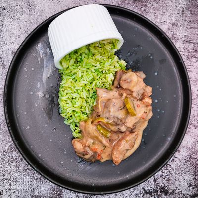 Strogonoff de Res con Arroz al cilantro  