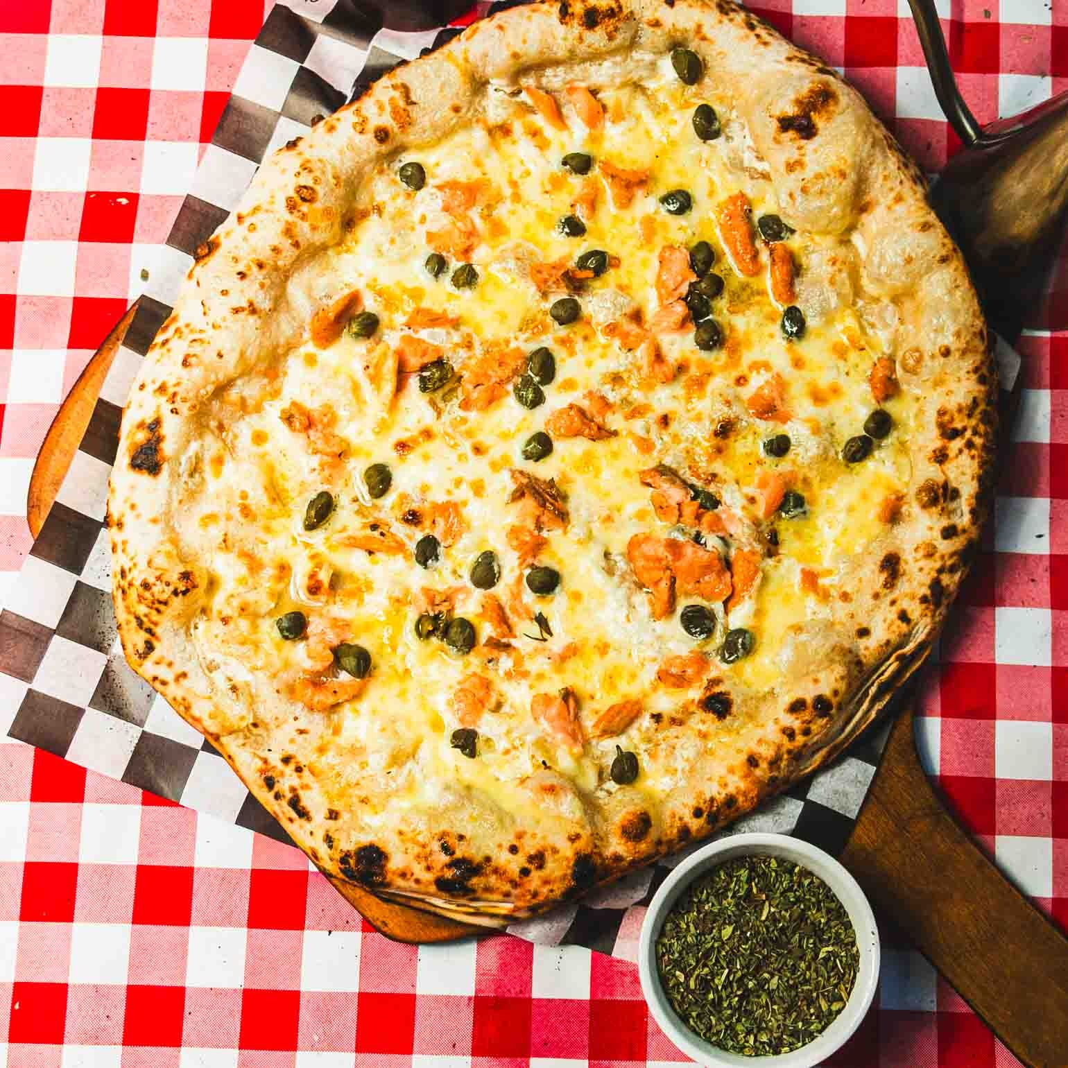 Pizza Salmón Alcaparras