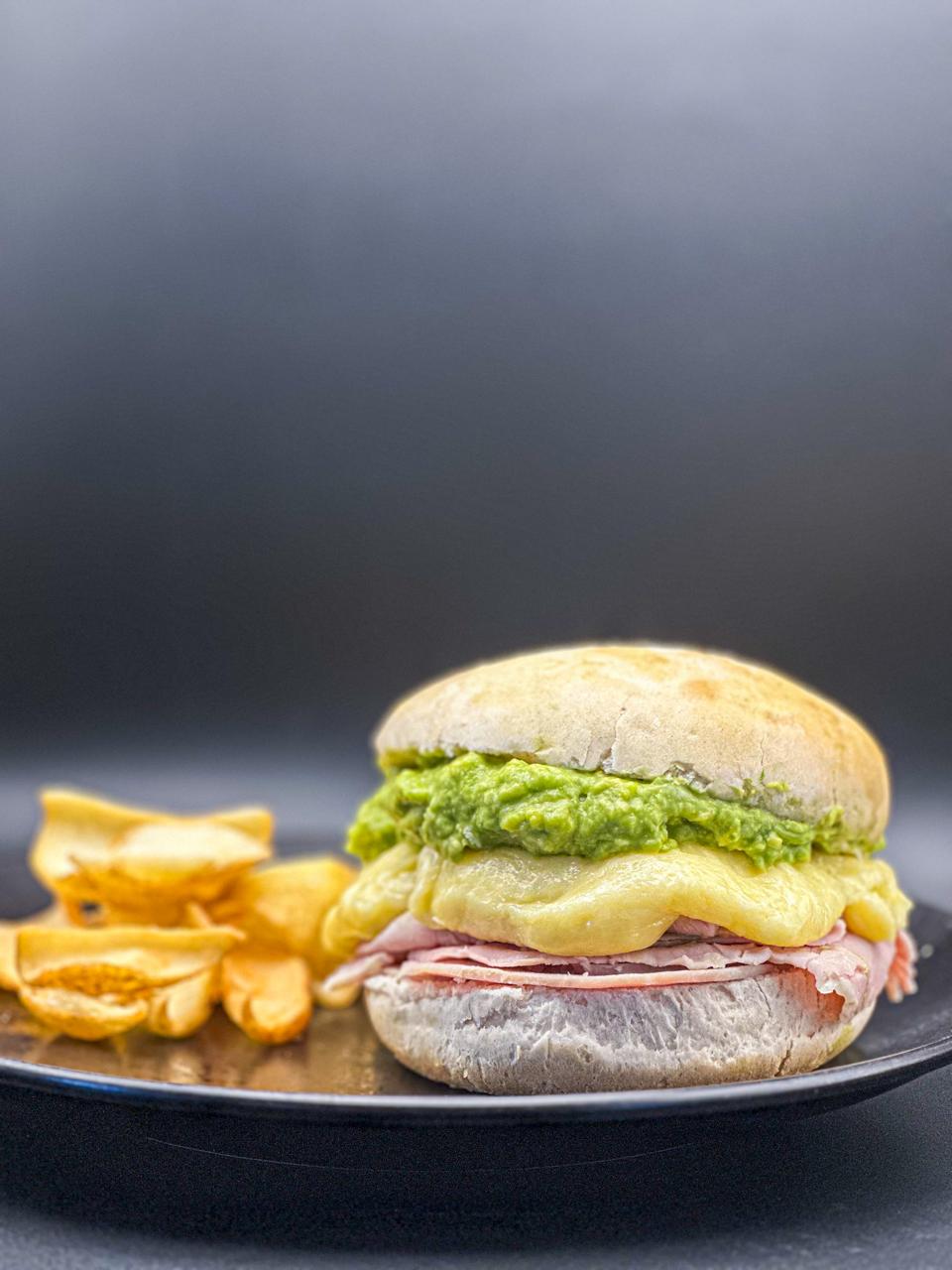 Lomito palta queso 