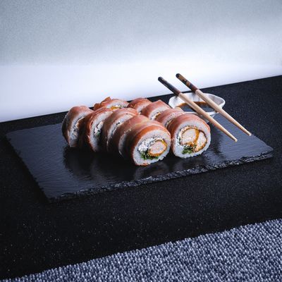 Serrano Roll. - Roll envuelto en jamón serrano (10 cortes)