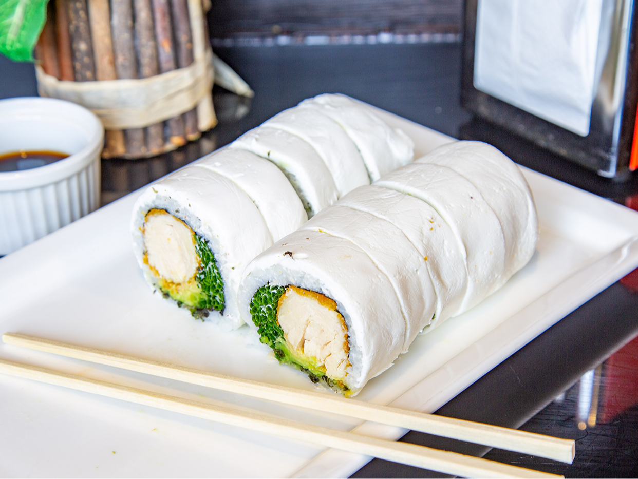 Cheese Rolls. - Roll envuelto en queso crema (10 cortes)