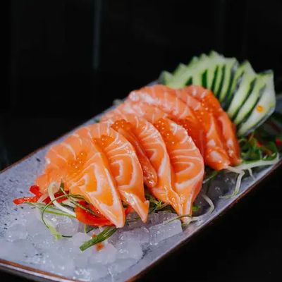 SASHIMI SALMON 12 CORTES