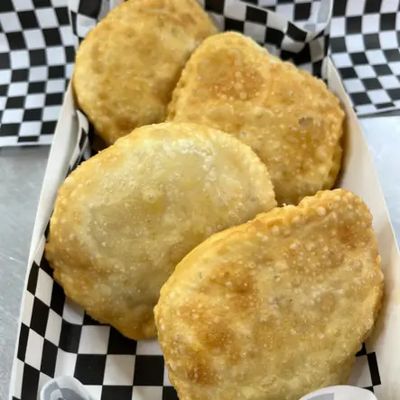 PASTELITOS DE QUESO CON TOCINETA  X6 UNI