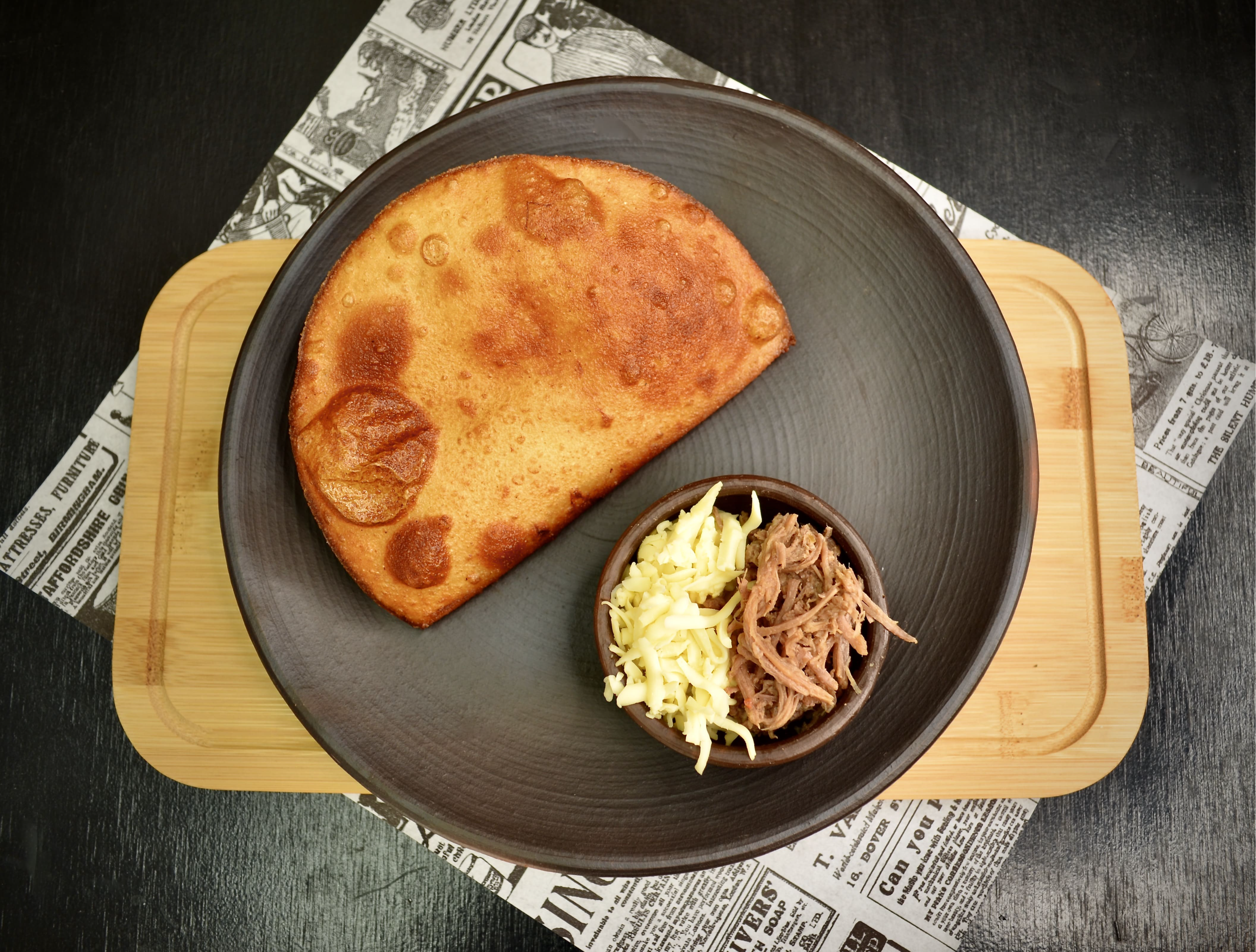 Empanada Mechada Con Queso