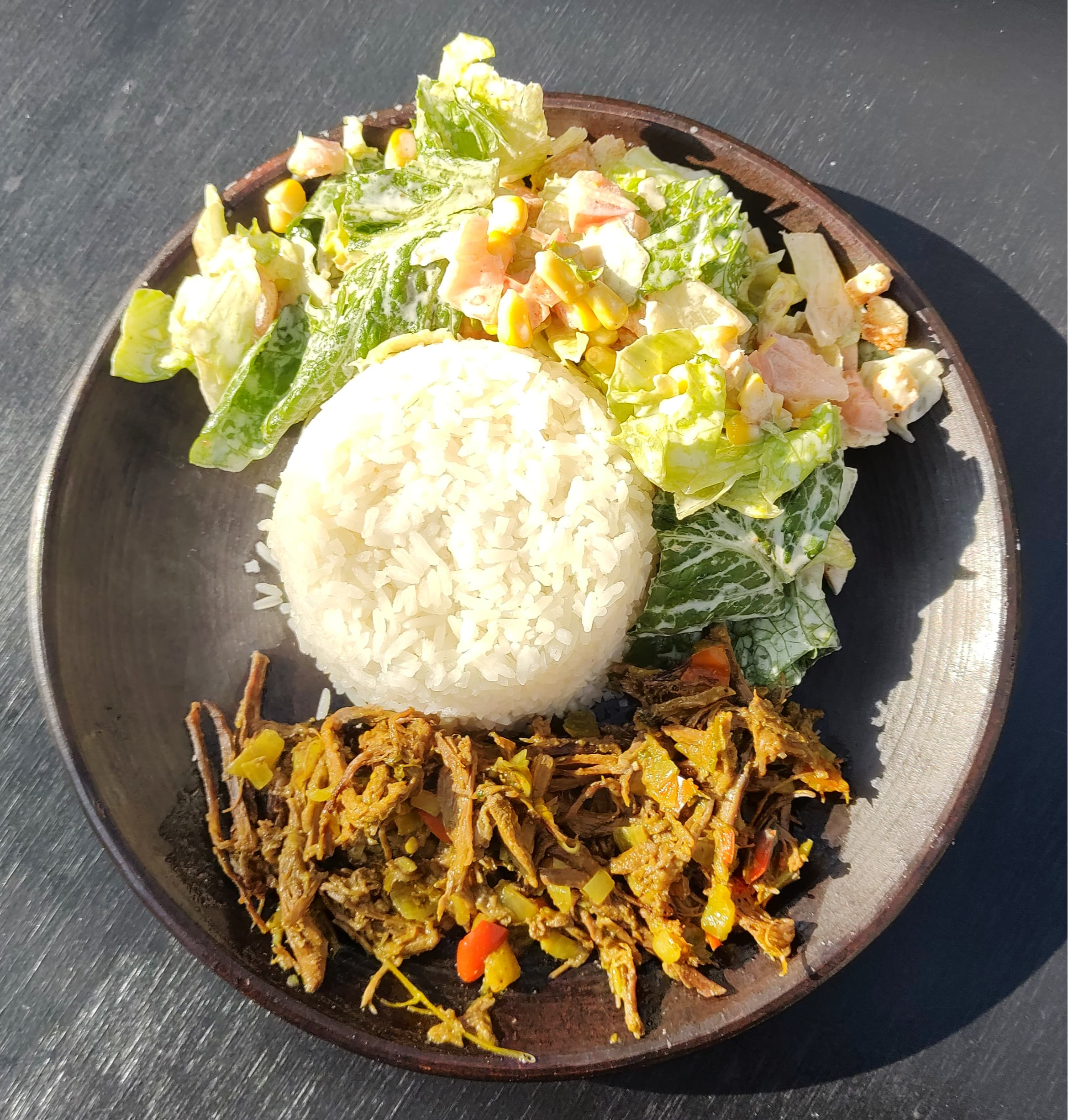 Carne Mechada con Arroz y Ensalada