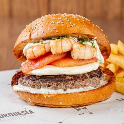 Camarona Burger + Papas