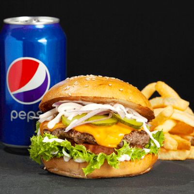 Clásica + Papas + Bebida