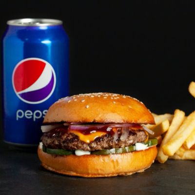 Cuarto Burgués + Papas + Bebida