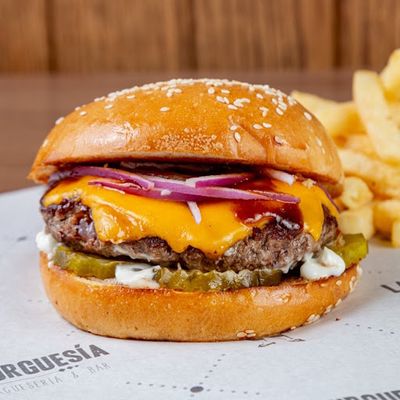 Cuarto Burgués Burger + Papas