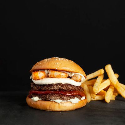 Doble Camarona Burger + Papas