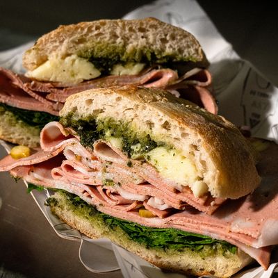 SANDWICH MORTADELA CON PISTACHOS