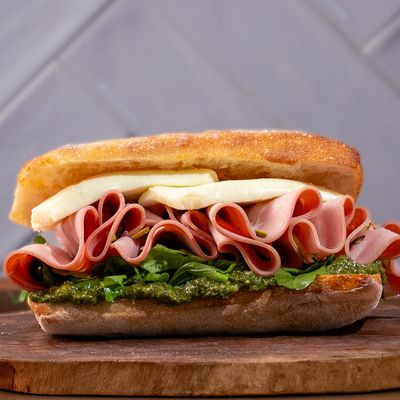 SANDWICH MORTADELA CON PISTACHOS