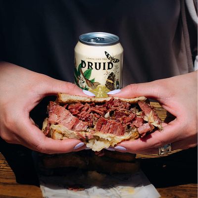 🥪 Sándwich de Pastrami Caliente & Coleslaw